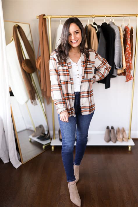 how to wear a flannel shirt with leggings